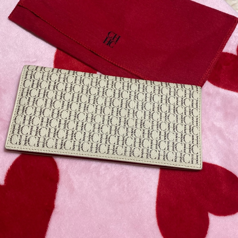 Original Carolina Herrera Wallet.